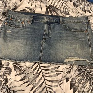 Levi’s mini skirt